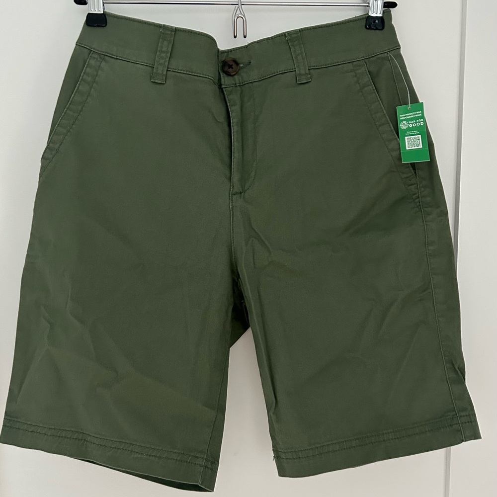 new GAP Women’s size 0 Bermuda Short Olive Green Flat Front Shorts